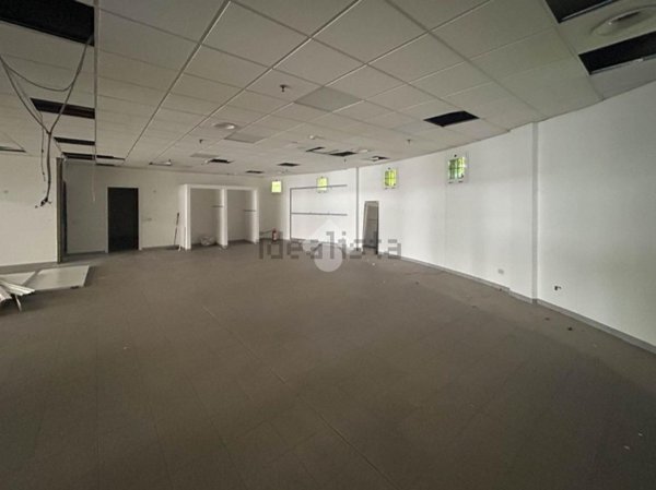 negozio in vendita a Brugherio in zona Dorderio