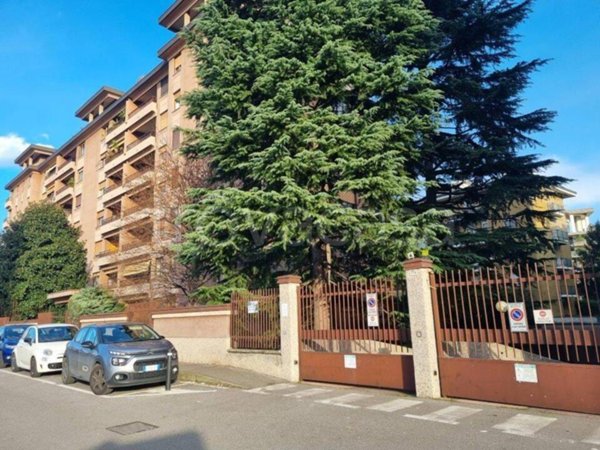 ufficio in vendita a Brugherio in zona Dorderio