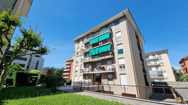 appartamento in vendita a Brugherio in zona Dorderio