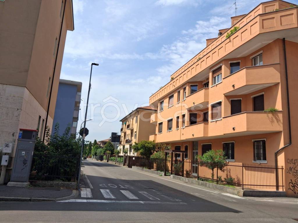 appartamento in vendita a Brugherio in zona Dorderio