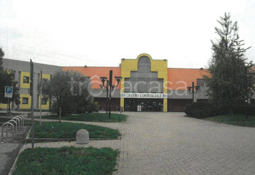 negozio in vendita a Brugherio