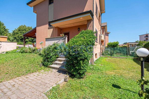 casa indipendente in vendita a Brugherio in zona Dorderio