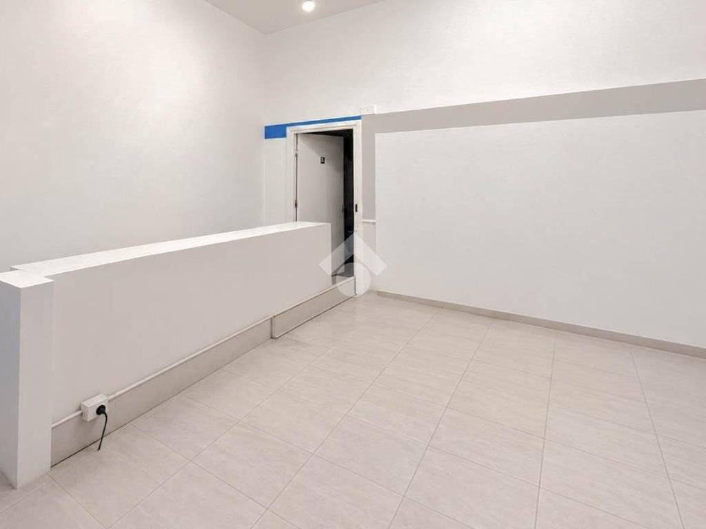 negozio in vendita a Brugherio in zona Dorderio