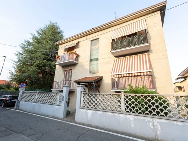 appartamento in vendita a Brugherio in zona Dorderio