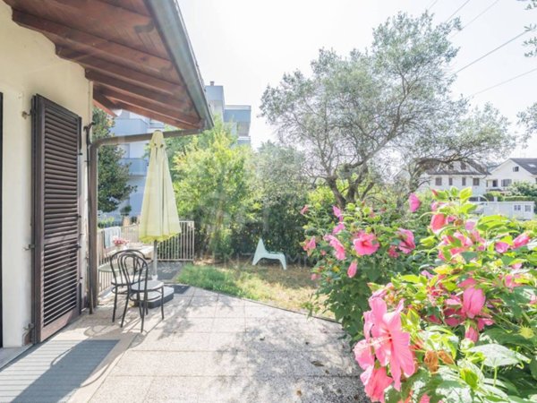 casa indipendente in vendita a Brugherio in zona Dorderio