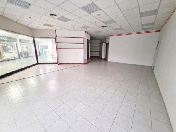 negozio in vendita a Brugherio