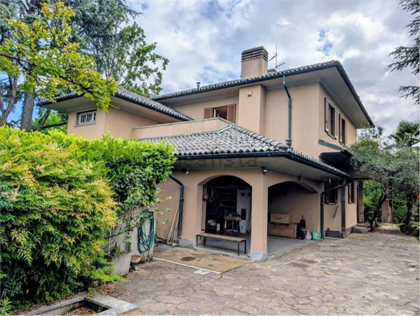 casa indipendente in vendita a Brugherio in zona Dorderio