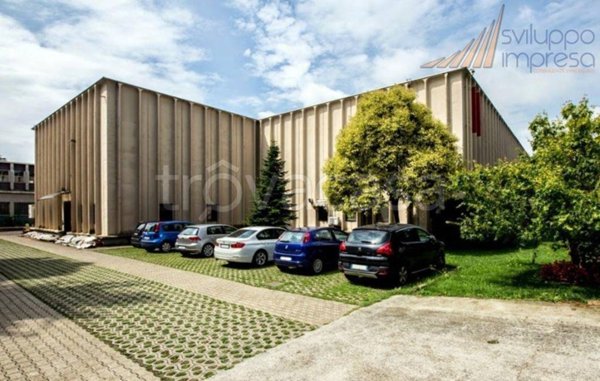 locale commerciale in vendita a Brugherio in zona San Damiano
