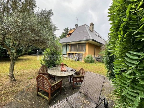 casa indipendente in vendita a Brugherio in zona Dorderio
