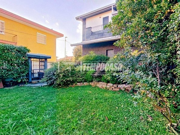 casa indipendente in vendita a Brugherio in zona Dorderio