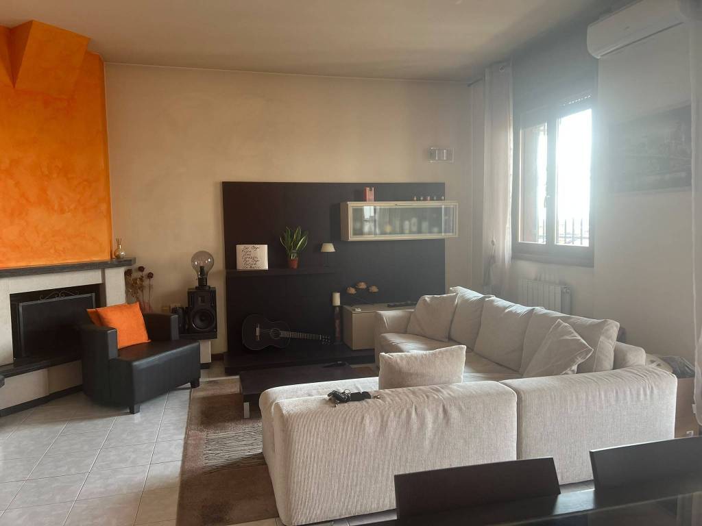 appartamento in vendita a Brugherio in zona Dorderio