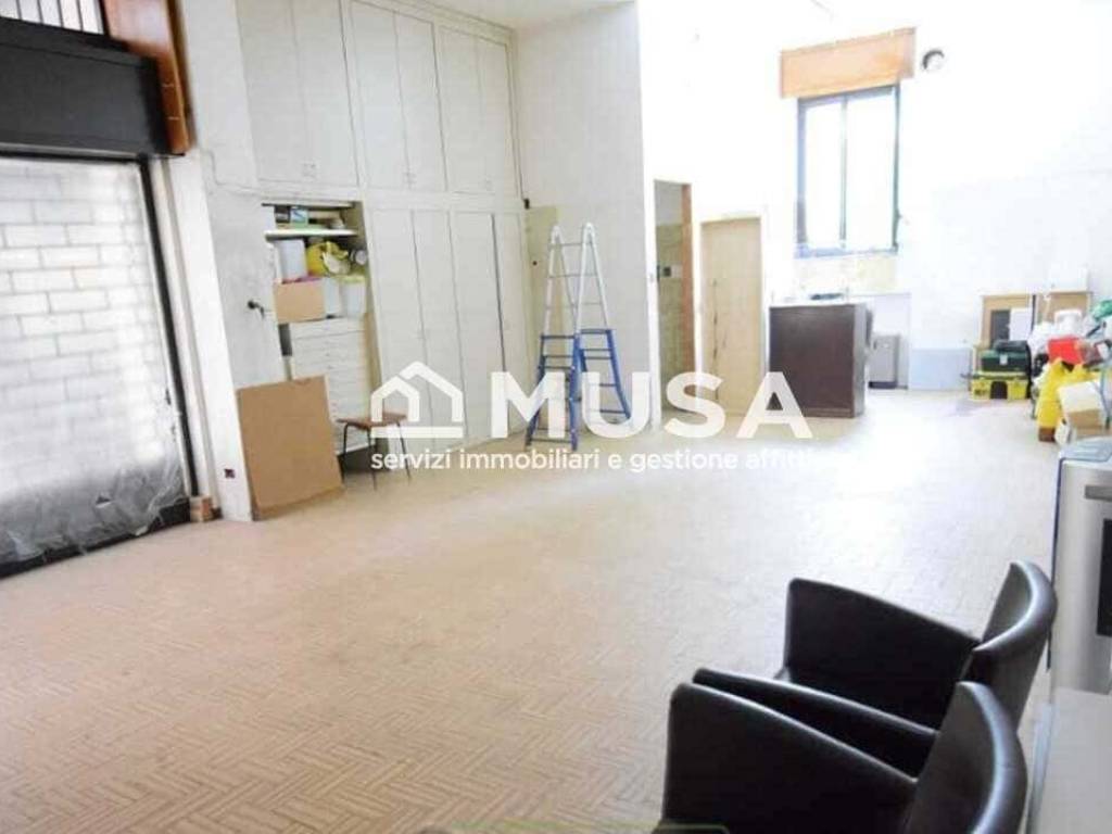 negozio in vendita a Burago di Molgora