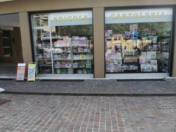 negozio in vendita a Burago di Molgora