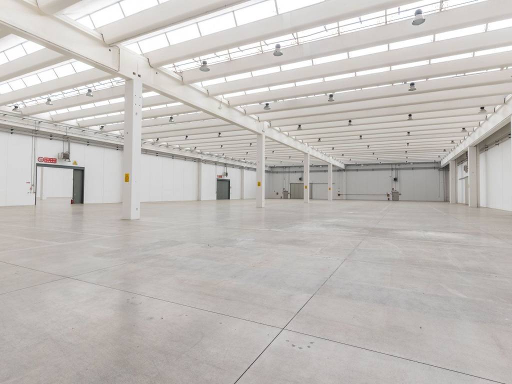 locale commerciale in vendita a Burago di Molgora