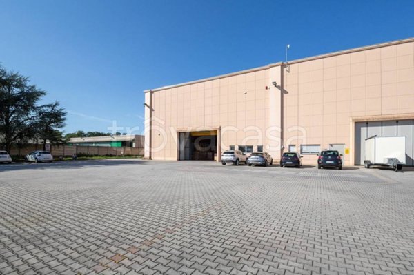 locale commerciale in vendita a Burago di Molgora
