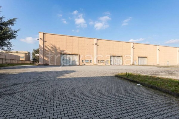 locale commerciale in vendita a Burago di Molgora