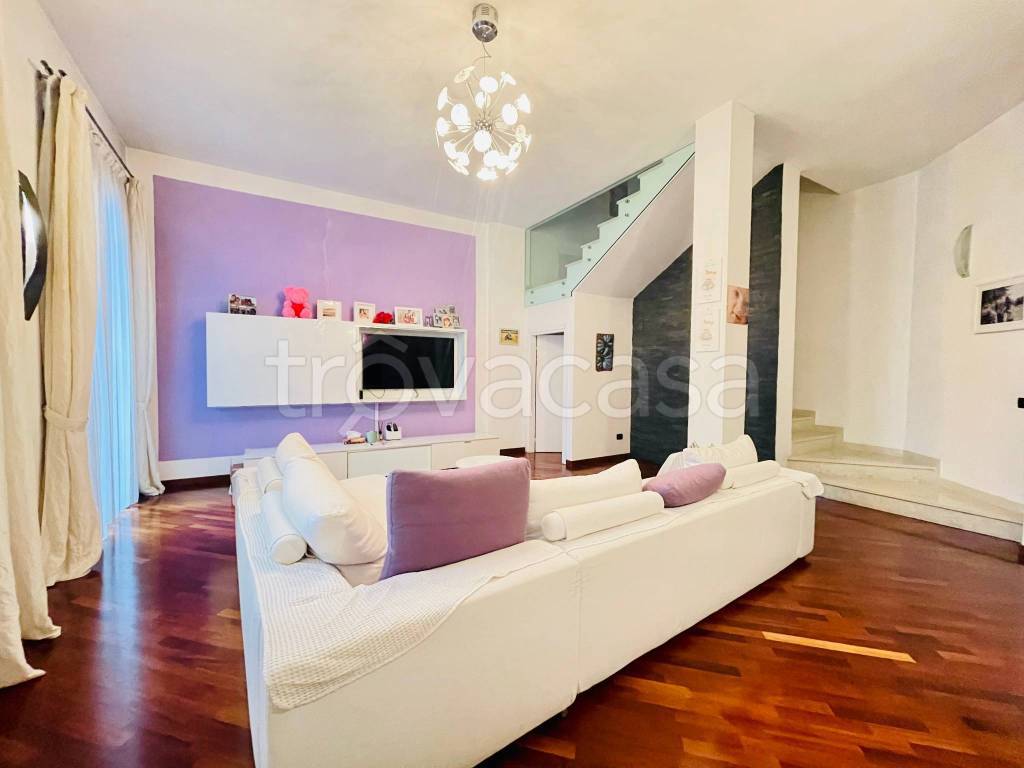 casa indipendente in vendita a Burago di Molgora