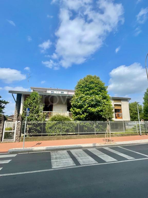 casa indipendente in vendita a Burago di Molgora