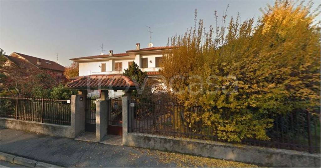 casa indipendente in vendita a Burago di Molgora