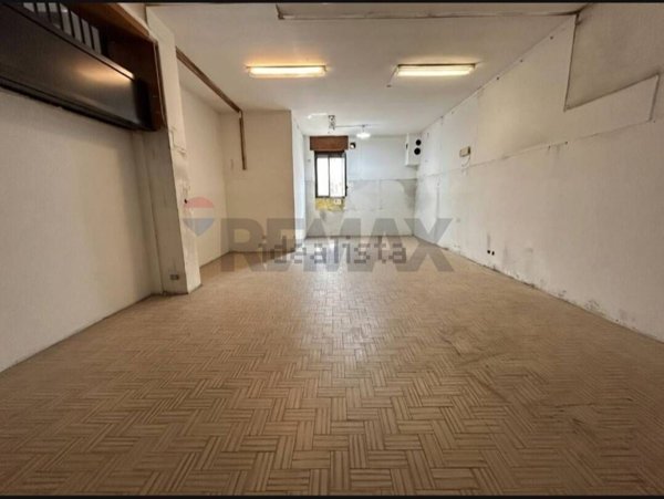 locale commerciale in vendita a Burago di Molgora