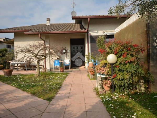 casa indipendente in vendita a Burago di Molgora