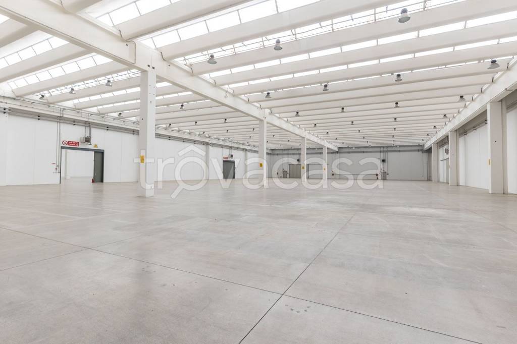 locale commerciale in vendita a Burago di Molgora