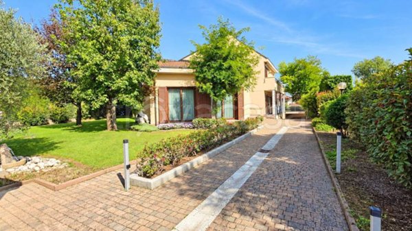 casa indipendente in vendita a Burago di Molgora