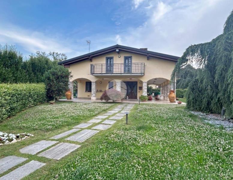 casa indipendente in vendita a Camparada