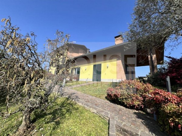 casa indipendente in vendita a Camparada
