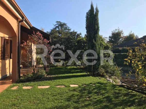 casa indipendente in vendita a Camparada