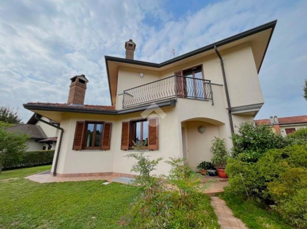 casa indipendente in vendita a Camparada