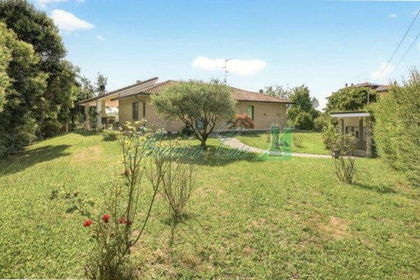 casa indipendente in vendita a Camparada