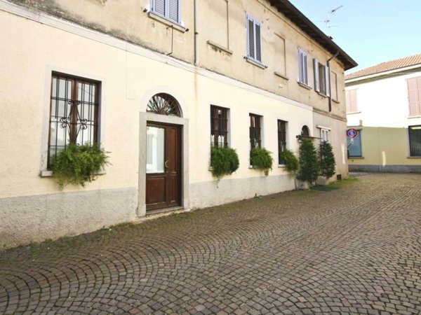 negozio in vendita a Camparada