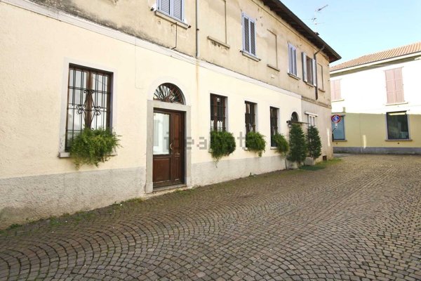 negozio in vendita a Camparada