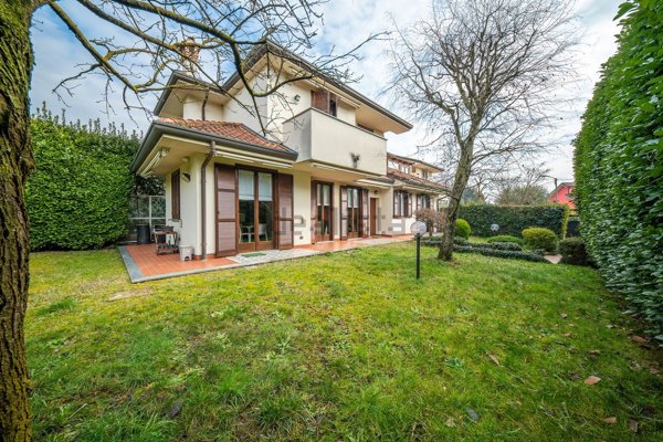 casa indipendente in vendita a Camparada