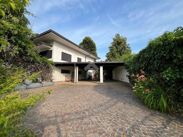 casa indipendente in vendita a Camparada