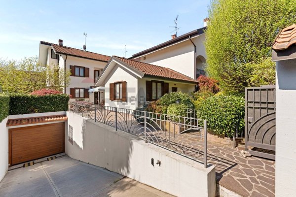 casa indipendente in vendita a Camparada