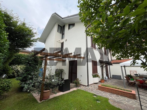 casa indipendente in vendita a Camparada