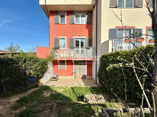 casa indipendente in vendita a Camparada
