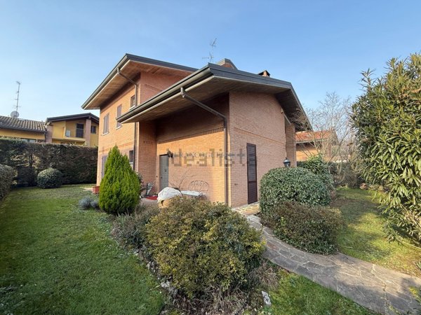 casa indipendente in vendita a Camparada