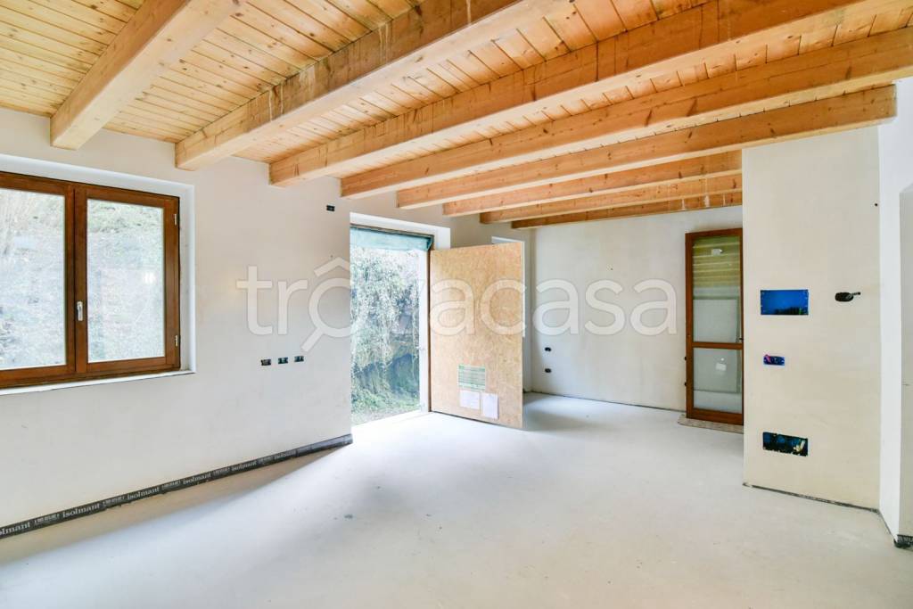 appartamento in vendita a Carate Brianza in zona Costa Lambro