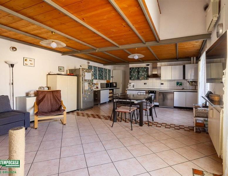 appartamento in vendita a Carate Brianza
