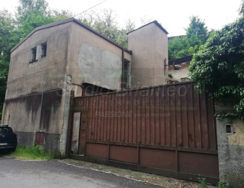 locale commerciale in vendita a Carate Brianza