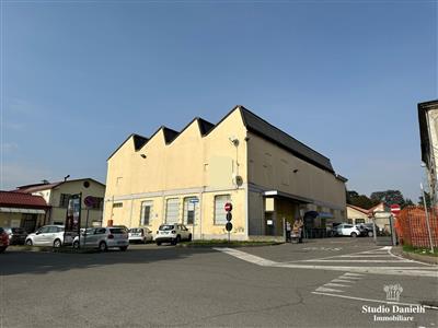 locale di sgombero in vendita a Carate Brianza
