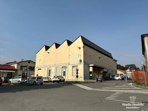 locale commerciale in vendita a Carate Brianza