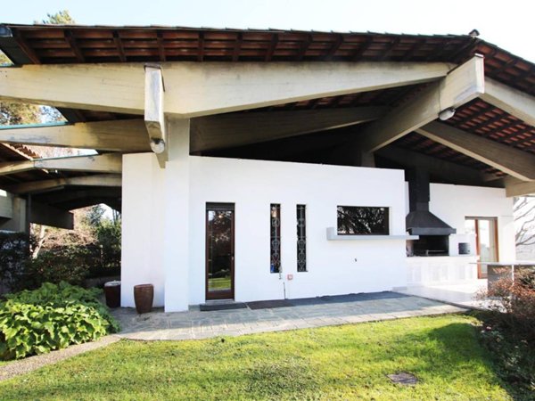 casa indipendente in vendita a Carate Brianza