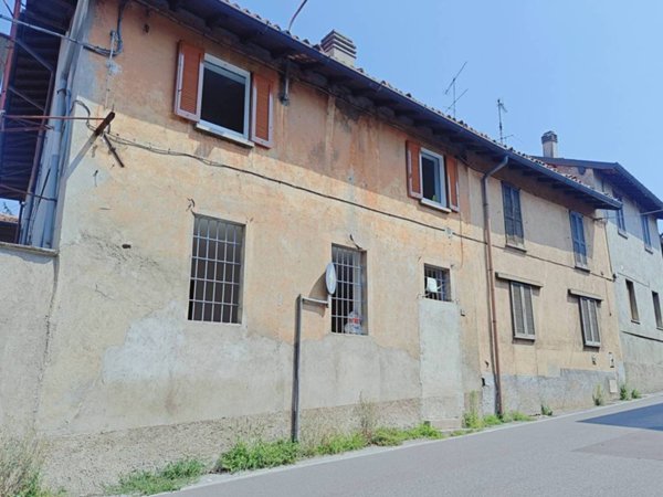 appartamento in vendita a Carate Brianza in zona Agliate