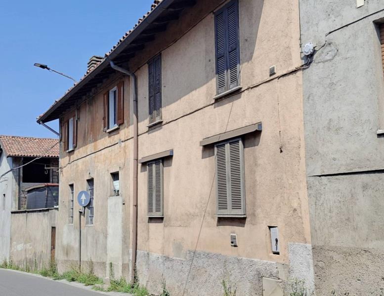 appartamento in vendita a Carate Brianza in zona Agliate