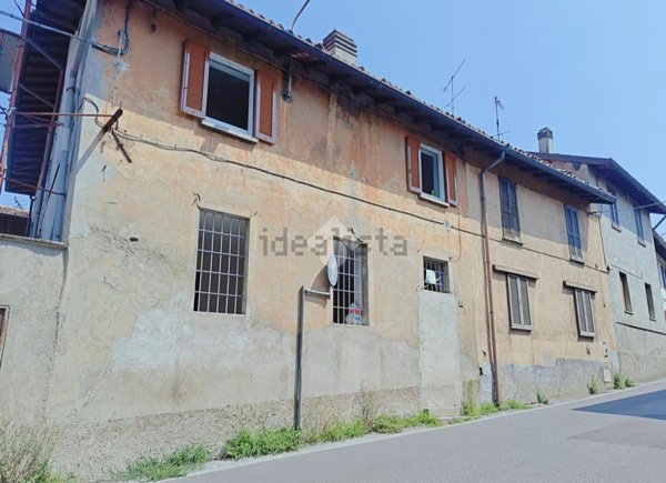 appartamento in vendita a Carate Brianza in zona Agliate