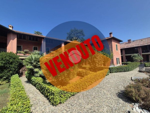 appartamento in vendita a Carate Brianza in zona Costa Lambro